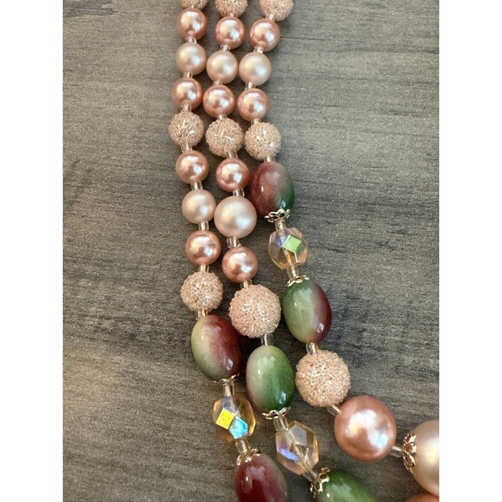 Vintage Triple Strand Beaded necklace #670 signed Japan pink green gold tone - Picture 3 of 11